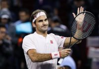 Roger Federer clapping