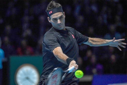 Roger Federer hitting forehand